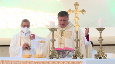 Dom Paulo Cezar Costa celebra missa pelos 61 anos de Brasília