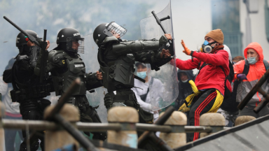Colômbia: ONU condena uso excessivo de força contra manifestantes