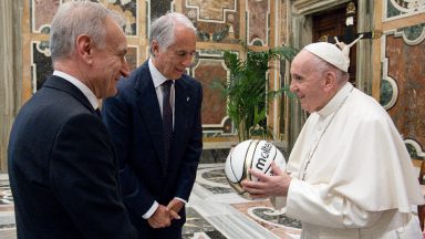 Igreja e esporte oferecem contribuição preciosa à sociedade, diz Papa