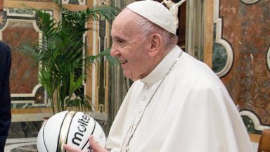 Papa: promover valores através do esporte