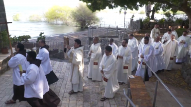 Peregrinação franciscana visita a cidade de Tabga, na Terra Santa
