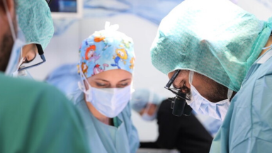 Hospital do Vaticano realiza primeiro transplante de coração de doador covid positivo