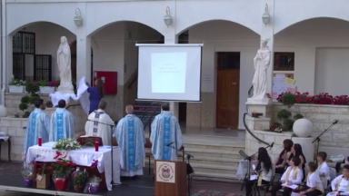 Escola Terra Santa de Haifa recebe imagens de Maria e São Francisco