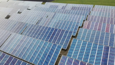 Comerciantes investem em energia solar e economizam na conta de luz