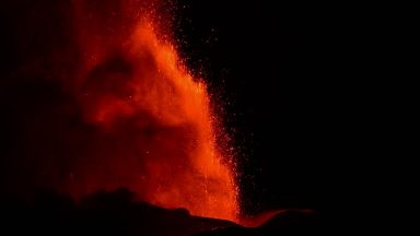 Vulcão Etna entra em erupção e fecha aeroporto de Catania