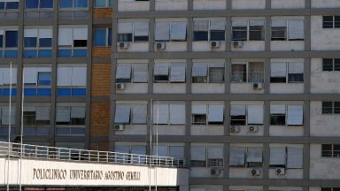 Papa segue se recuperando bem e agradece orações