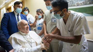 Papa envia carta ao Hospital Gemelli: uma obra de misericórdia