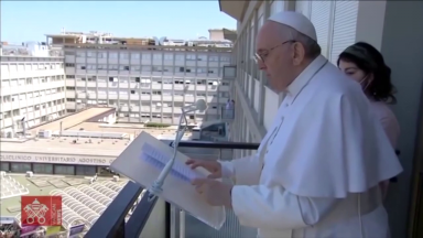 Depois da alta médica, Papa Francisco volta a fazer a oração do Angelus