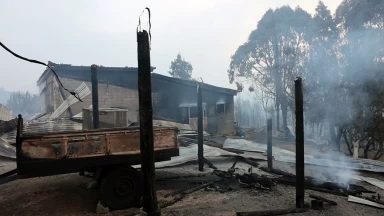 Incêndios na Grécia destroem fazendas e queimam animais