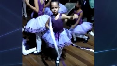 Em Fortaleza, uma criança surda, apaixonada por balé, ensina libras