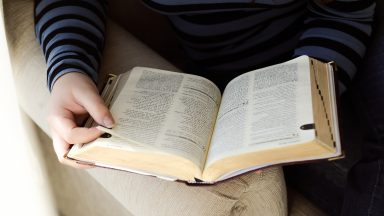 Igreja inicia Mês da Bíblia: cresce interesse pela Palavra, diz padre