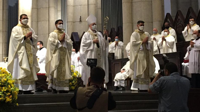 padres paulinos ordenação Fernando Geronazzo Diáconos Paulinos são ordenados padres na Catedral da Sé