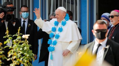 Papa visita religiosas e assistidos pelo Centro Belém, em Bratislava