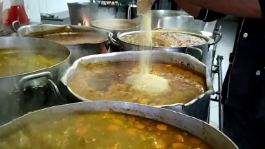 Chefs se unem e alimentam pessoas em situação de rua no Ceará