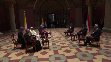 Na Hungria, Papa se reúne com o presidente e o primeiro-ministro