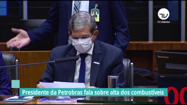 Presidente da Petrobras diz que empresa não tem culpa por gasolina cara