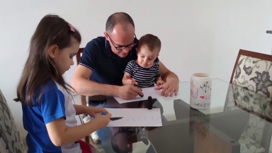 Pandemia e home office modificam a convivência entre pais e filhos