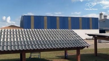 Empresa desenvolve telhas que transformam energia solar em elétrica