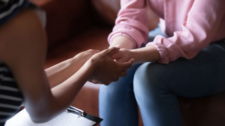 Câncer de Mama: especialista comenta a importância do apoio psicológico