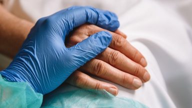 Papa defende terapia da dignidade humana nos hospitais