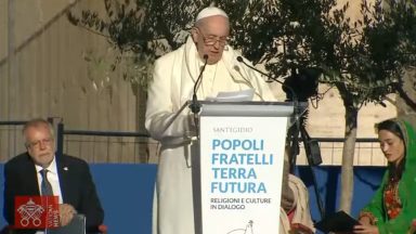A oração desarma os corações do ódio, diz Papa em evento pela paz