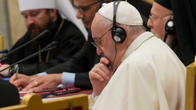 Papa manifesta pesar pelo relatório sobre os abusos na Igreja na França