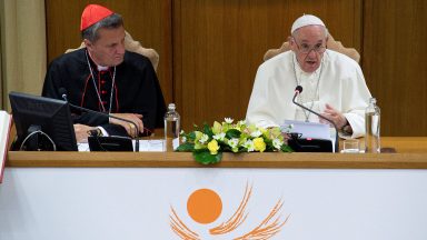 Papa: Sínodo, expressão viva do ser Igreja; Escutar o Espírito e os irmãos