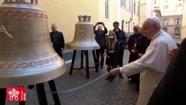 Papa Francisco abençoa sinos da iniciativa 
