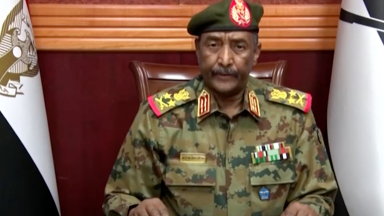 Militares do Sudão tomam o poder de governo de transição