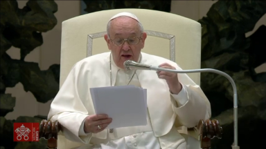 Papa faz reflexão sobre a Cruz, e a adoração a Jesus Sacramentado