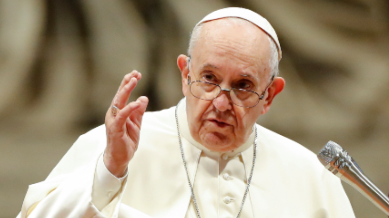 papa francisco discurso falando REUTERS Remo Casilli Papa: negar direitos fundamentais é negar a dignidade humana