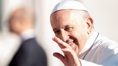 Redescobrir o significado e o valor do ser humano no mundo, pede Papa