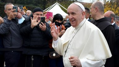 Papa às Clarissas: ter um coração sereno e fazer memória da vocação