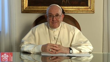 Papa às Filhas da Caridade: sejam mães e irmãs dos pobres