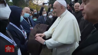 Papa visita a cidade de Assis e pede que a indiferença seja vencida
