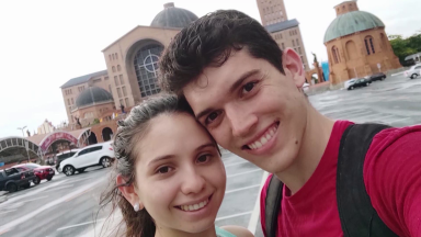 Casal resolve passar a lua de mel de maneira diferente