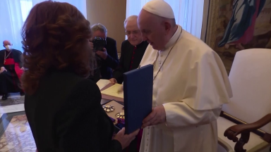 Papa Francisco reconhece e premia o trabalho de dois jornalistas