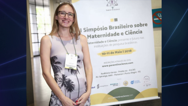 Movimento brasileiro que auxilia mães cientistas recebe prêmio britânico