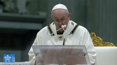 Papa Francisco pede a graça da pequenez aos fiéis católicos
