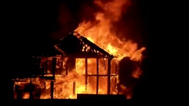 EUA: incêndio florestal se alastra e atinge casas no estado do Colorado