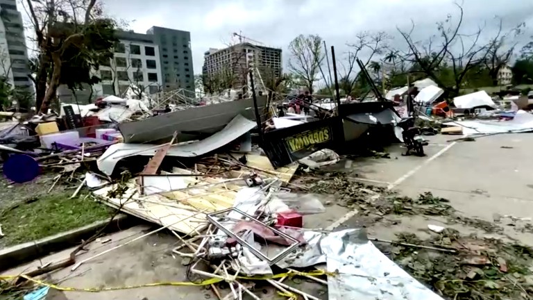 cidade cebu filipinas tufão @marcelo gram via reuters Papa reza pela região das Filipinas devastada pelo tufão Rai