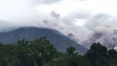 Erupção de vulcão Semeru deixa mortos e feridos na Indonésia