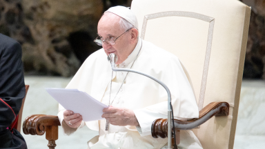 Olhar para o presépio e encontrar Deus na humildade, pede Papa