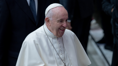 Papa aos artistas: sejam mensageiros de ternura, alegria e esperança