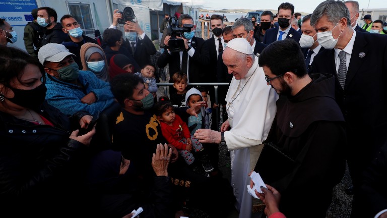 papa francisco visita refugiados lesbos 05 12 21 REUTERS Guglielmo Mangiapane Papa visita refugiados em Lesbos: paremos o naufrágio de civilização