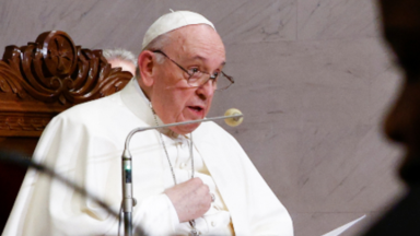 Papa ouve migrantes e pede ao mundo: passar do conflito à comunhão