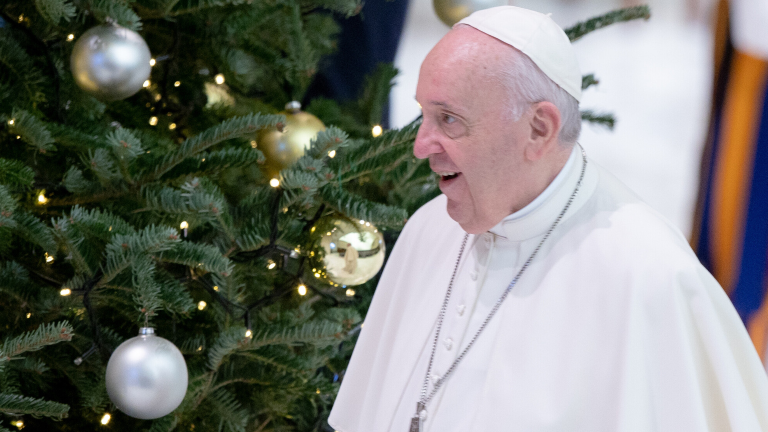 Em mensagem natalina, Papa Francisco diz que mundo está 'doente de