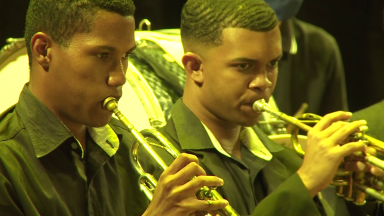 Iniciativa ensina música para adolescentes carentes em Sergipe