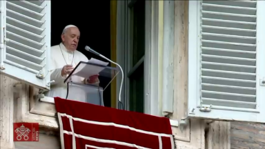 Durante a oração do Angelus, Papa ressalta a família