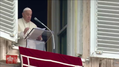 Durante o Angelus, Papa saúda Salesianos e recorda Dom Bosco